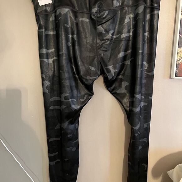 NIKE WOMENS “CAMO” CAPRI LEGGING SIZE 2X NWT - Picture 4 of 6